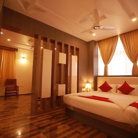 Sree Bharat Residency Hotell Alāndurai Exteriör bild