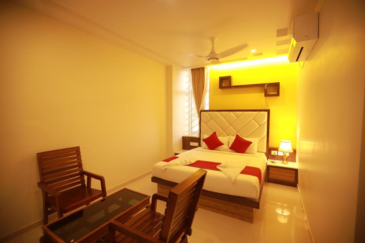 Sree Bharat Residency Hotell Alāndurai Exteriör bild