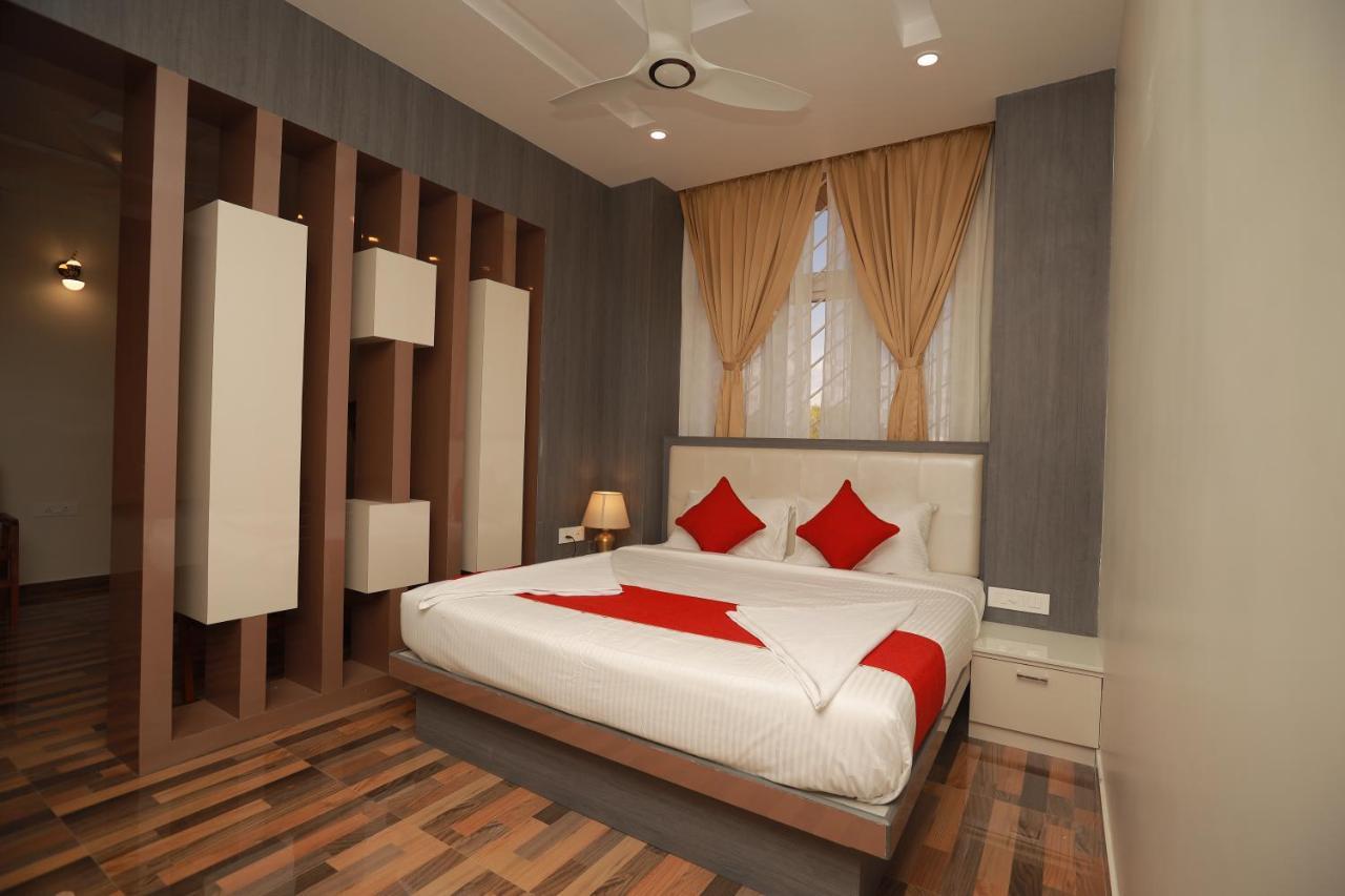 Sree Bharat Residency Hotell Alāndurai Exteriör bild