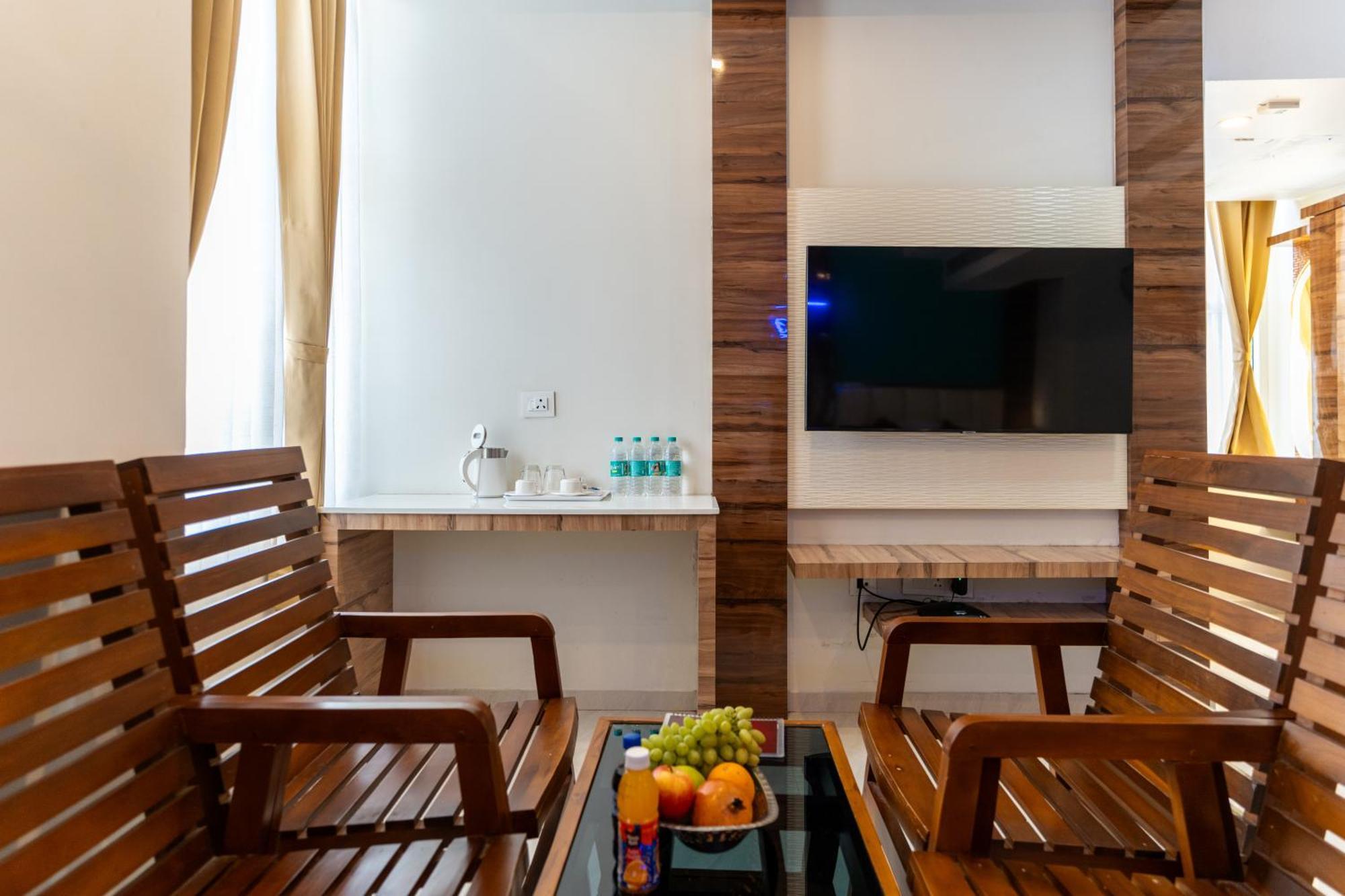 Sree Bharat Residency Hotell Alāndurai Exteriör bild