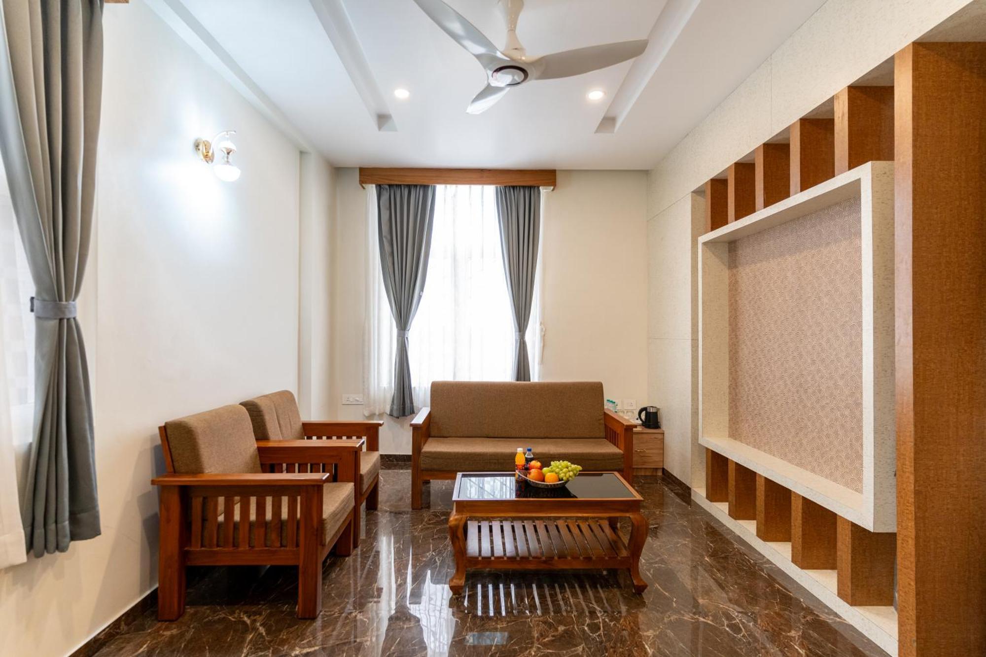 Sree Bharat Residency Hotell Alāndurai Exteriör bild