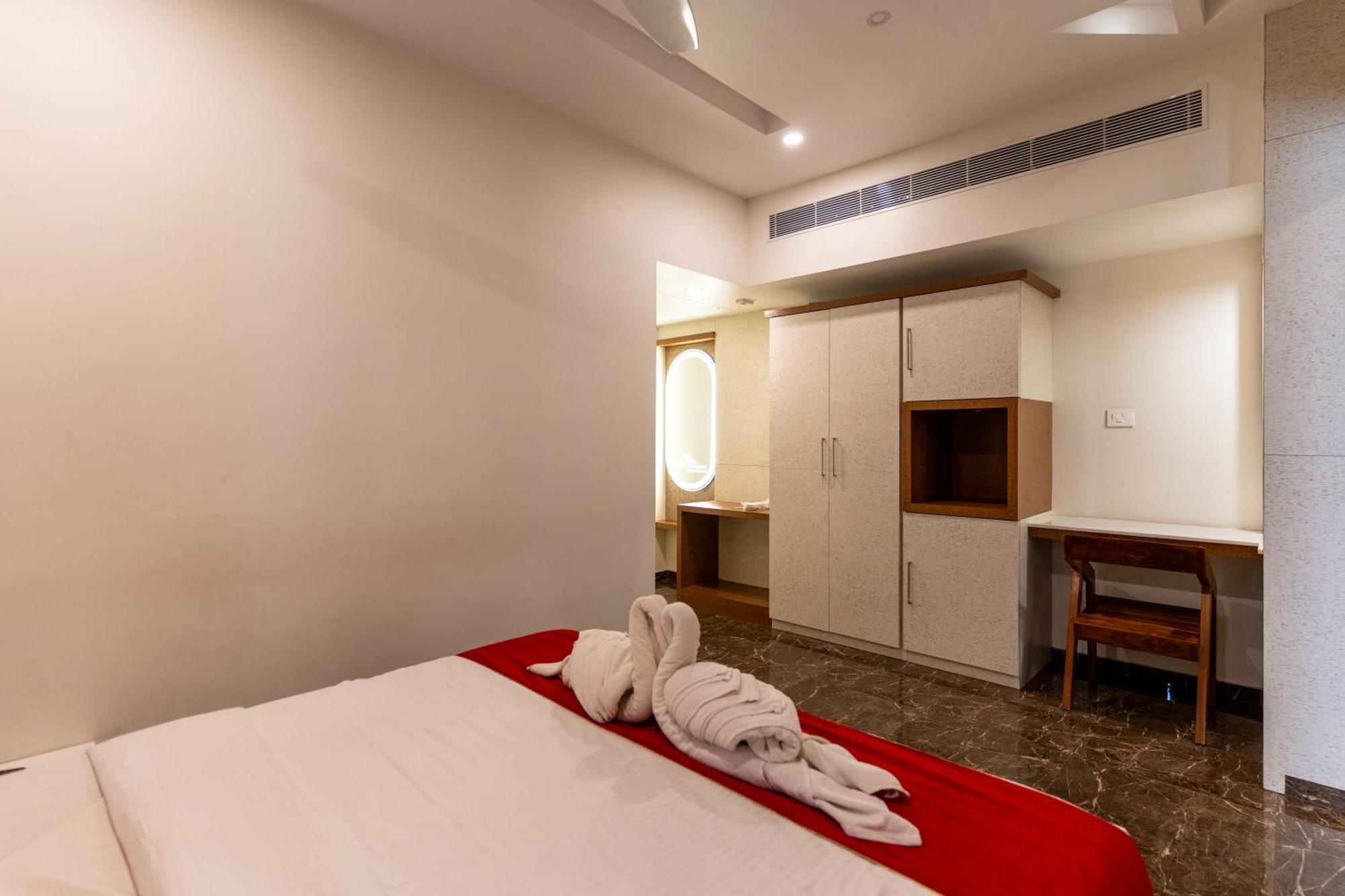 Sree Bharat Residency Hotell Alāndurai Exteriör bild