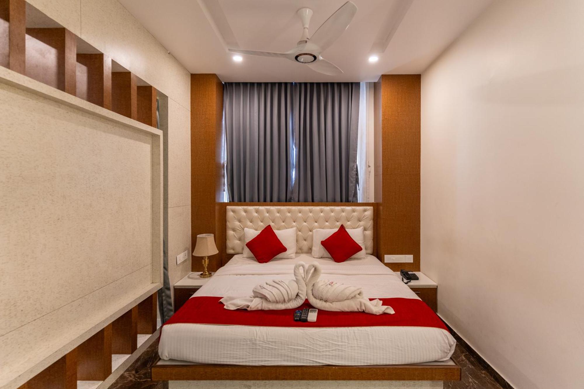 Sree Bharat Residency Hotell Alāndurai Exteriör bild