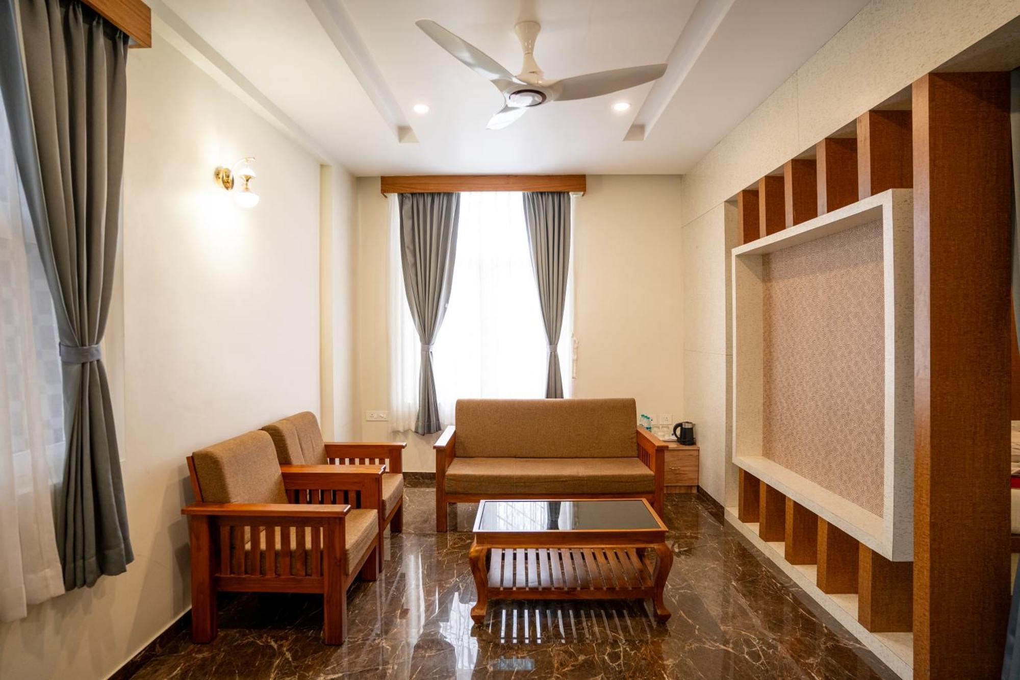 Sree Bharat Residency Hotell Alāndurai Exteriör bild