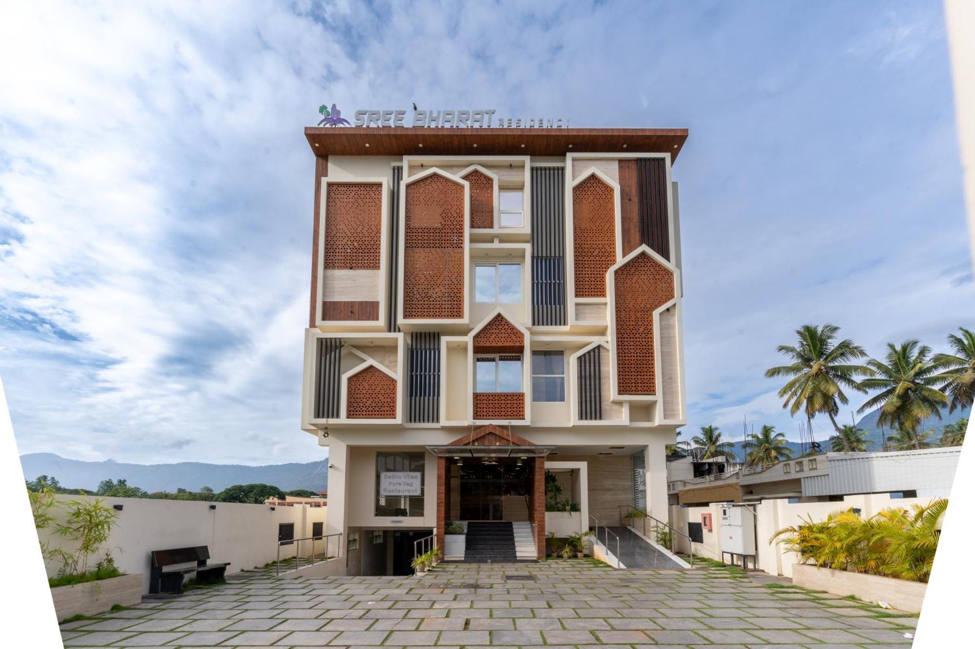 Sree Bharat Residency Hotell Alāndurai Exteriör bild