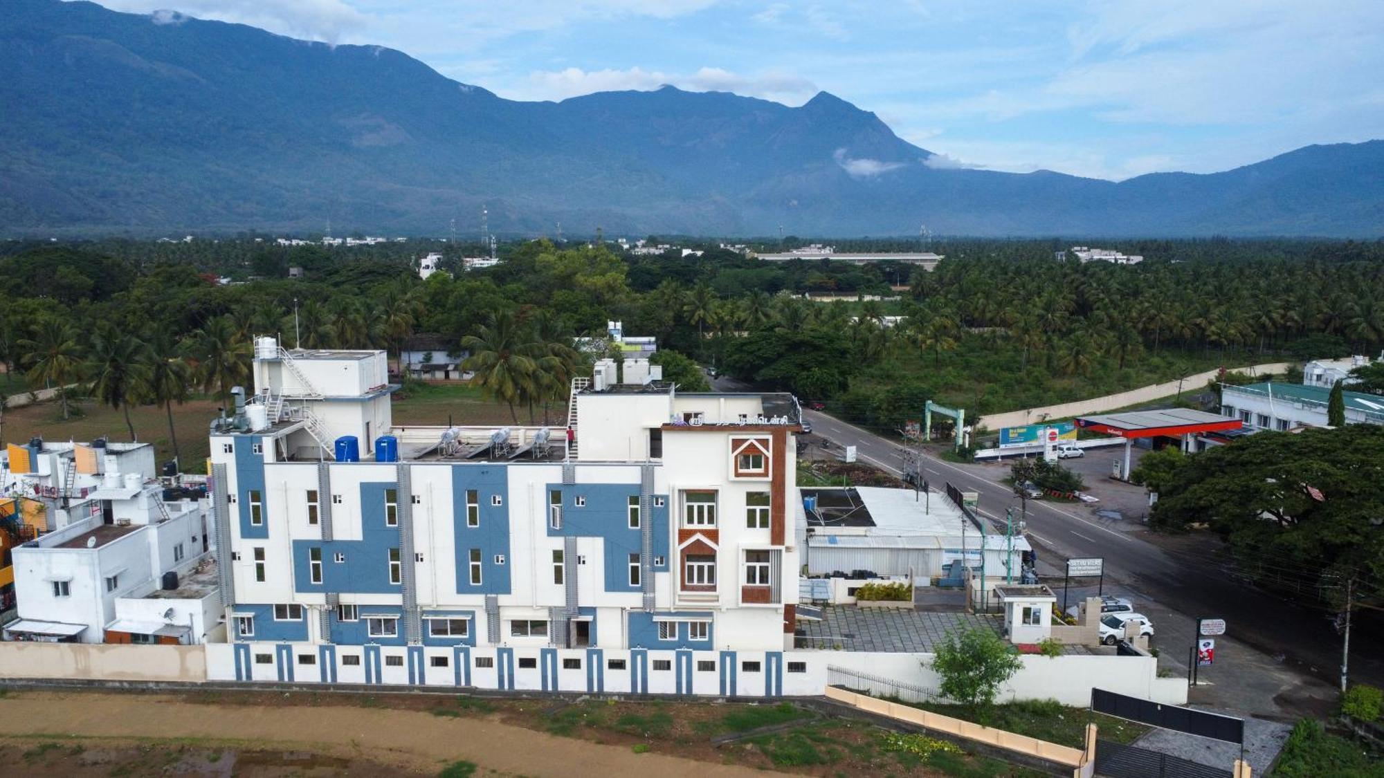 Sree Bharat Residency Hotell Alāndurai Exteriör bild